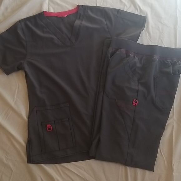 Carhartt scrub set! Size small